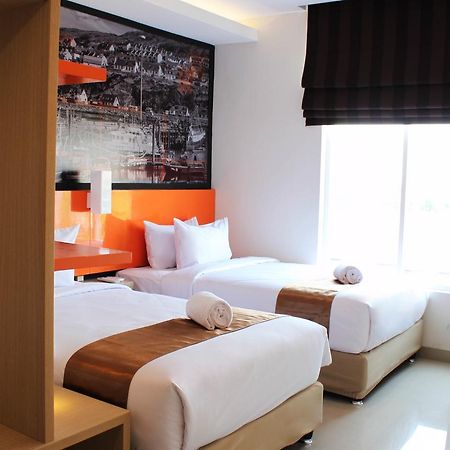 Bliss Soetta Hotel Semarang Exterior photo