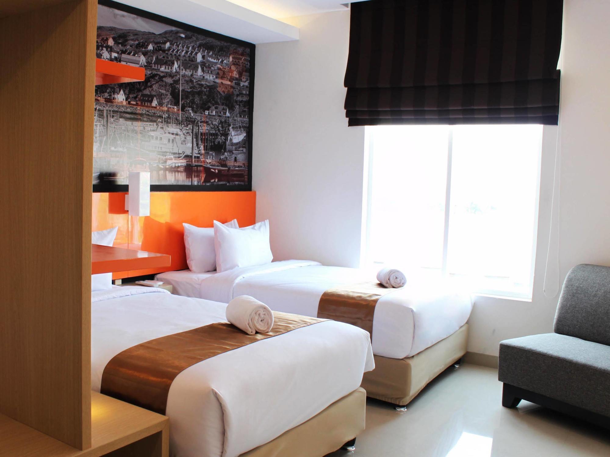 Bliss Soetta Hotel Semarang Exterior photo